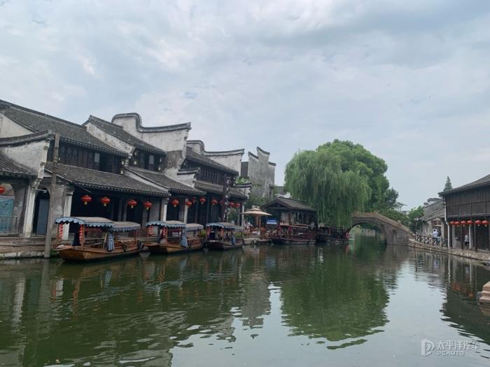 年轻人结了婚都会买钻戒，你觉得有这个必要吗？游戏画面